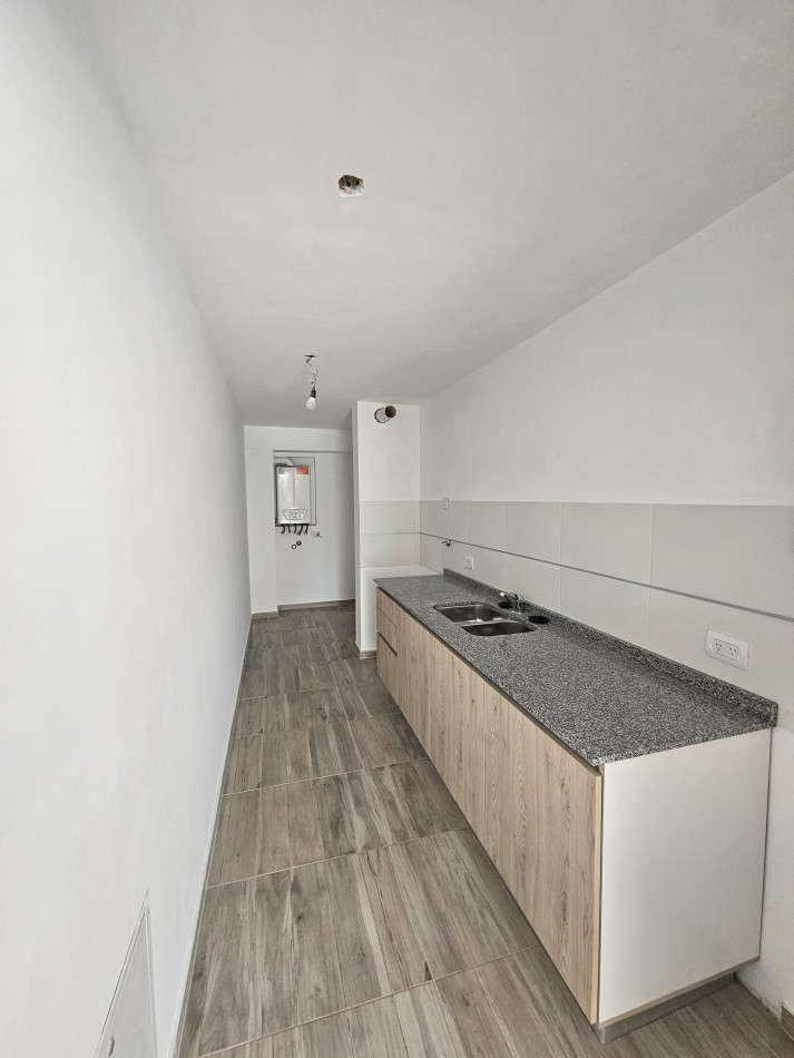 Execlente departamento 3 ambientes con balcon y parrilla a estrenar