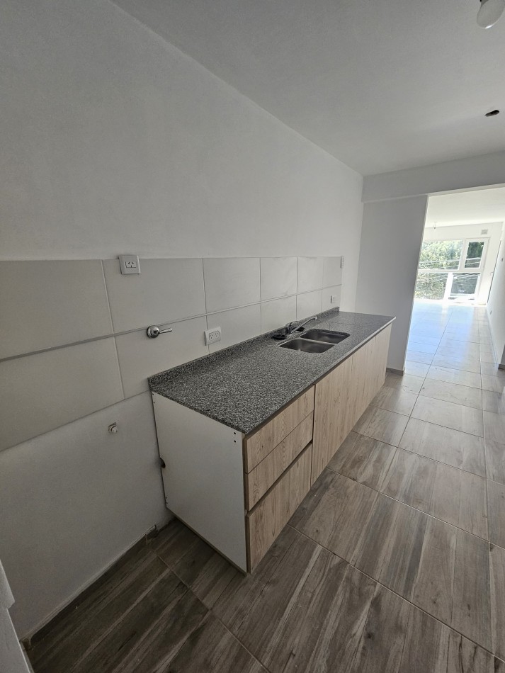 Execlente departamento 3 ambientes con balcon y parrilla a estrenar