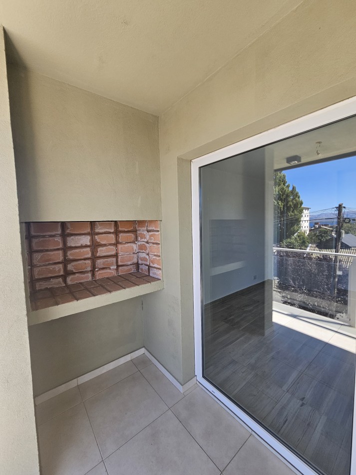 Execlente departamento 3 ambientes con balcon y parrilla a estrenar
