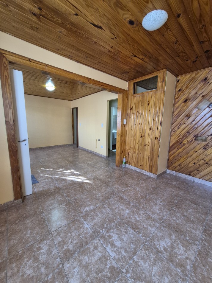 Casa en esquina con quincho/cochera en Barrio 400 Viviendas