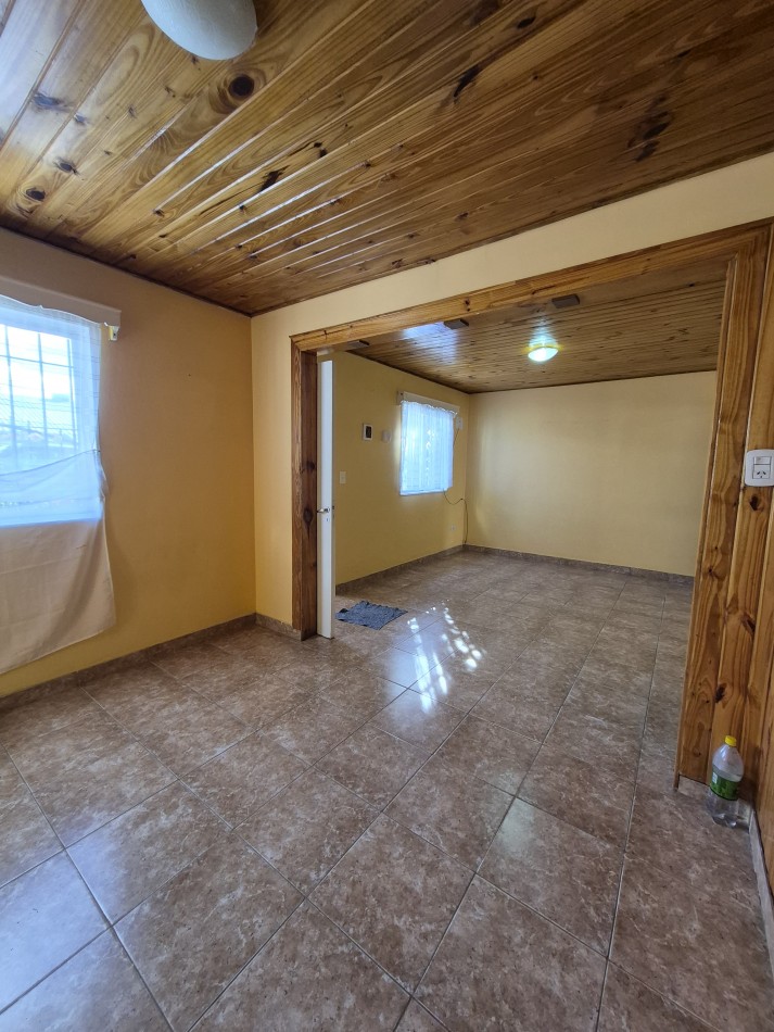 Casa en esquina con quincho/cochera en Barrio 400 Viviendas