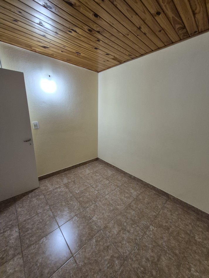 Casa en esquina con quincho/cochera en Barrio 400 Viviendas