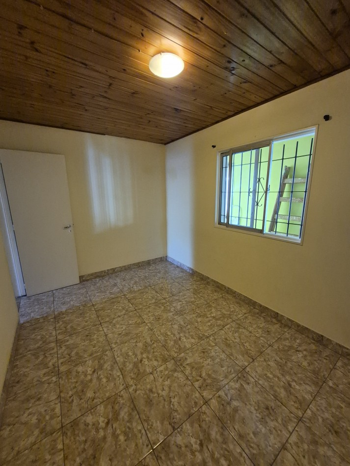 Casa en esquina con quincho/cochera en Barrio 400 Viviendas