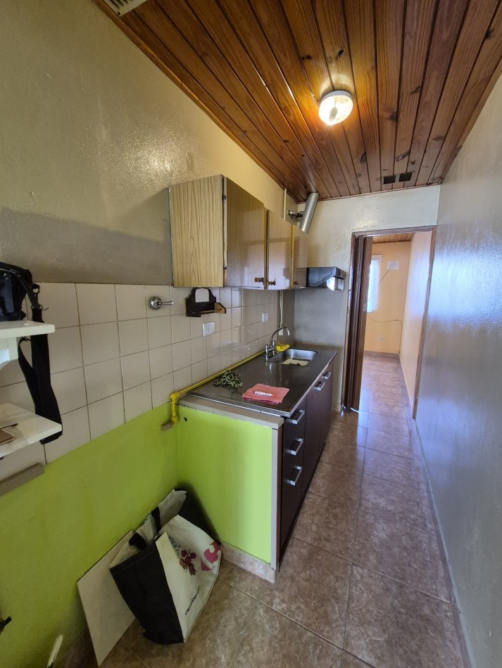 Casa en esquina con quincho/cochera en Barrio 400 Viviendas