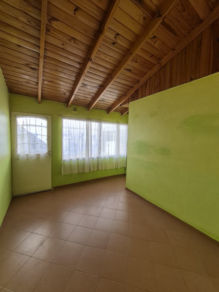 Casa en esquina con quincho/cochera en Barrio 400 Viviendas