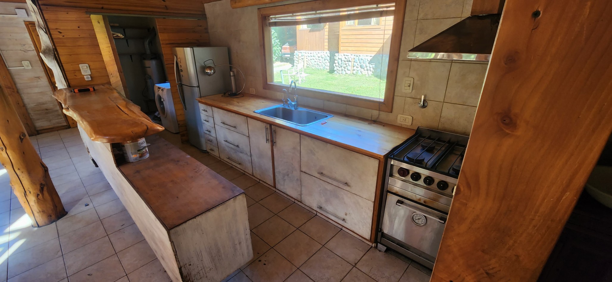 Complejo de cabañas con vivienda principal en Los Coihues - Oportunidad unica