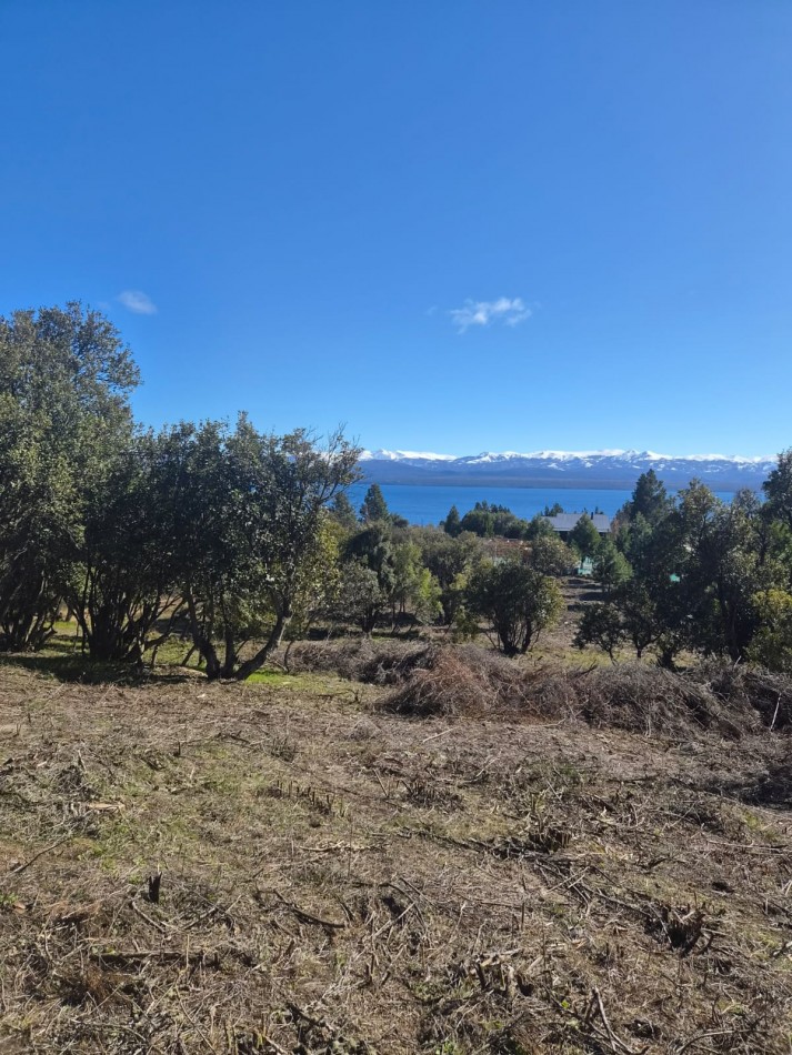 Lote con vista al lago en Solares del Este