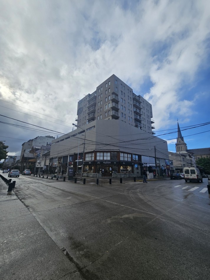 Departamento amoblado en venta, cochera cubierta incluida