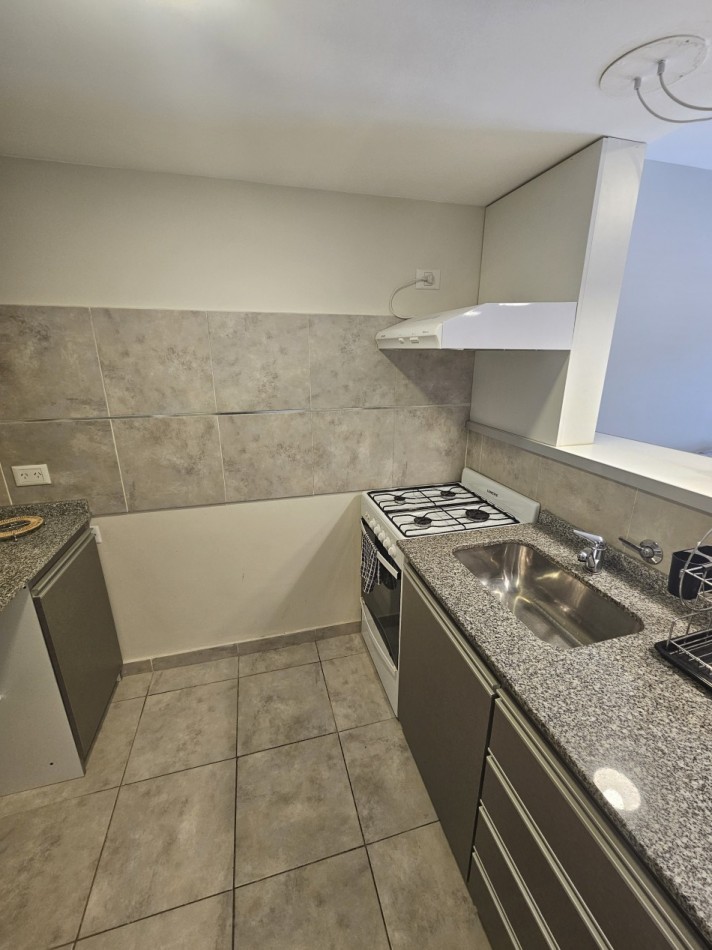 Departamento amoblado en venta, cochera cubierta incluida